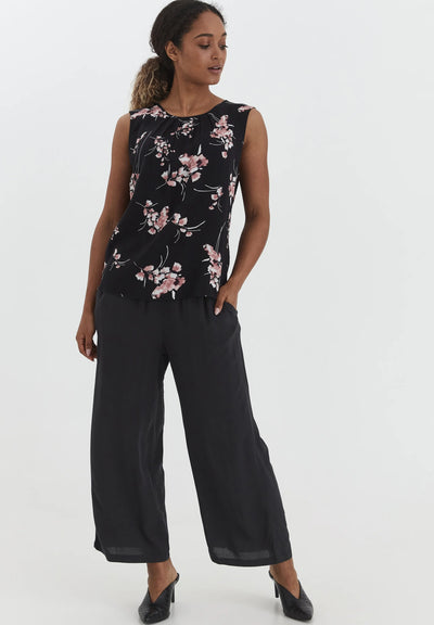 B. Young Joella Cropped Trousers, Black