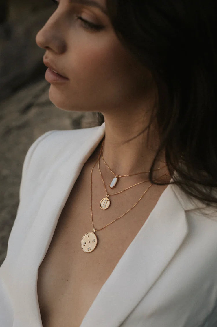Sarah Mulder, Lang Necklace, Gold Pearl