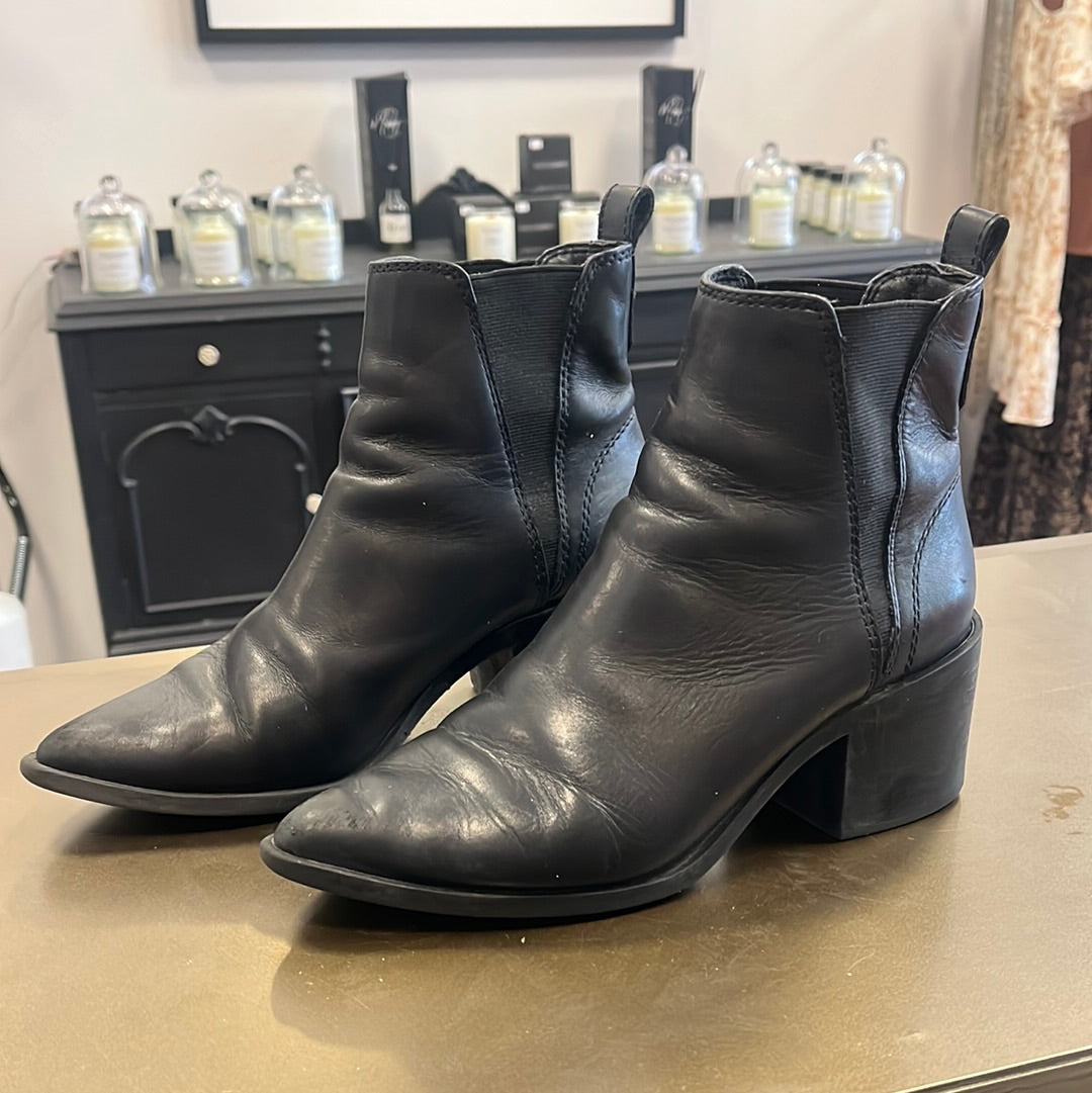 Pre-Loved, Leather Steve Madden Audience Boots *From Remi's Closet